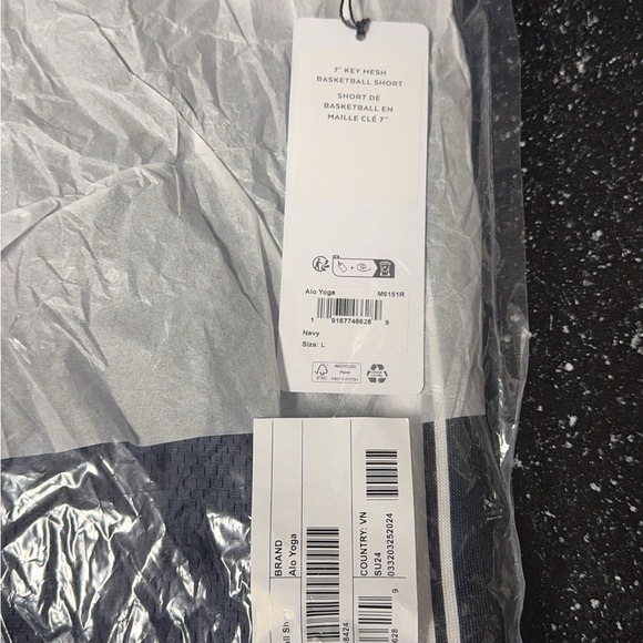 Alo 7" Key Mesh Basketball Shorts - Picture 3 of 4